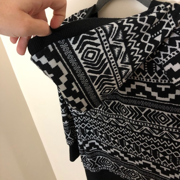 Girls Aztec print sweater with hood - Picture 6 of 6